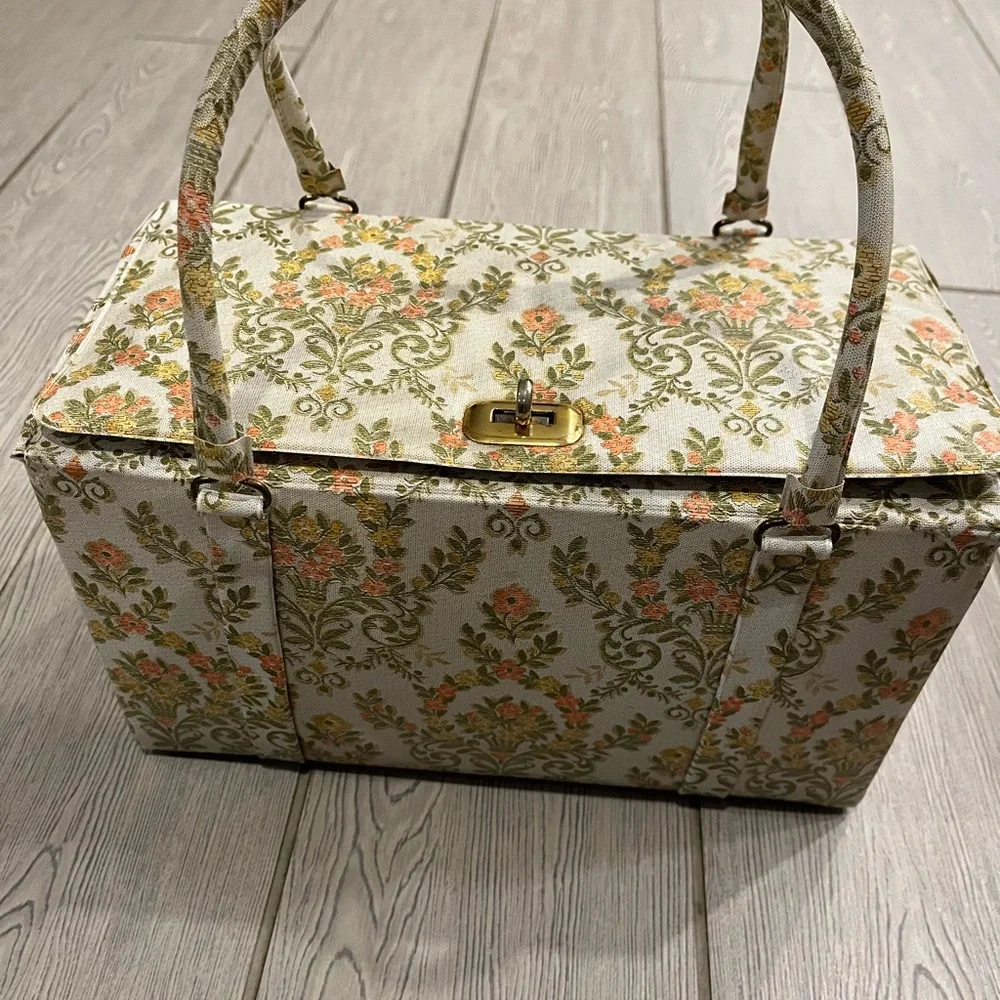 1960s Vinyl Tapestry Look Train Case Green orange and cream floral print - Picture 5 of 17